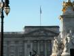  le drapeau de Buckingham Palace (La Reine est dans le palais)